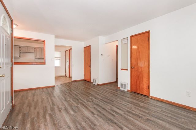 15305 Rockside Road, Maple Heights, OH 44137