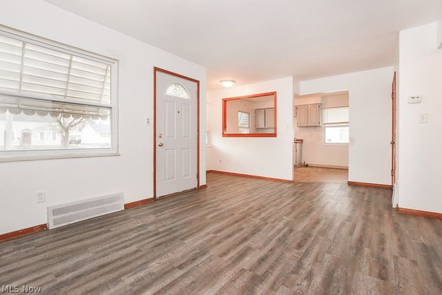 15305 Rockside Road, Maple Heights, OH 44137