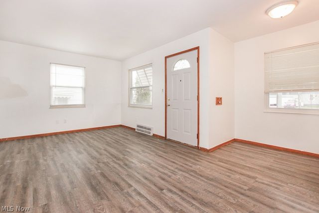 15305 Rockside Road, Maple Heights, OH 44137