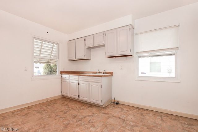 15305 Rockside Road, Maple Heights, OH 44137