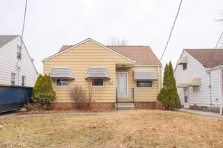 15305 Rockside Road, Maple Heights, OH 44137