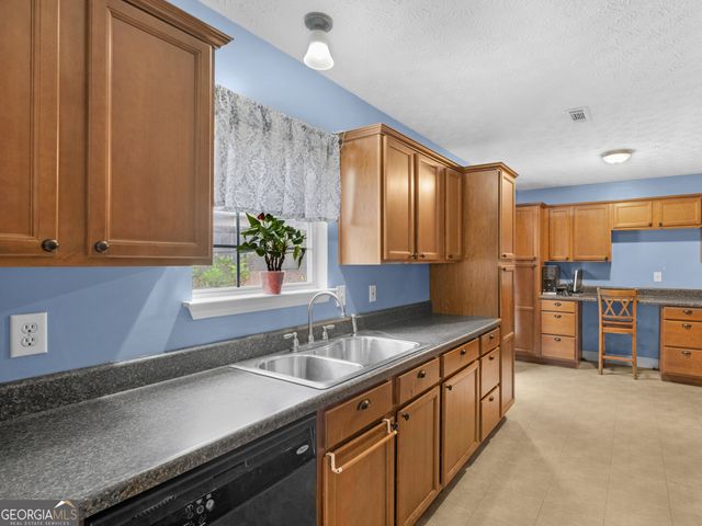 141 Royal Way, Mcdonough, GA 30252