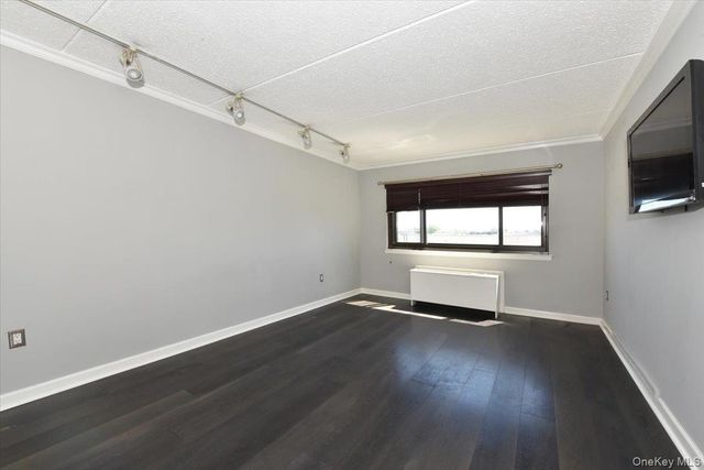 725 Miller Avenue 218, Freeport, NY 11520