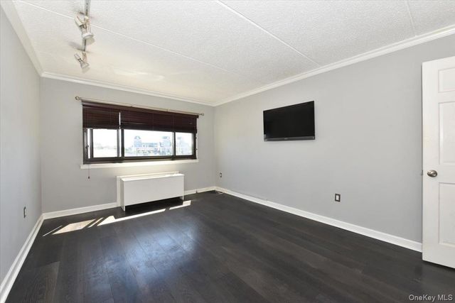 725 Miller Avenue 218, Freeport, NY 11520