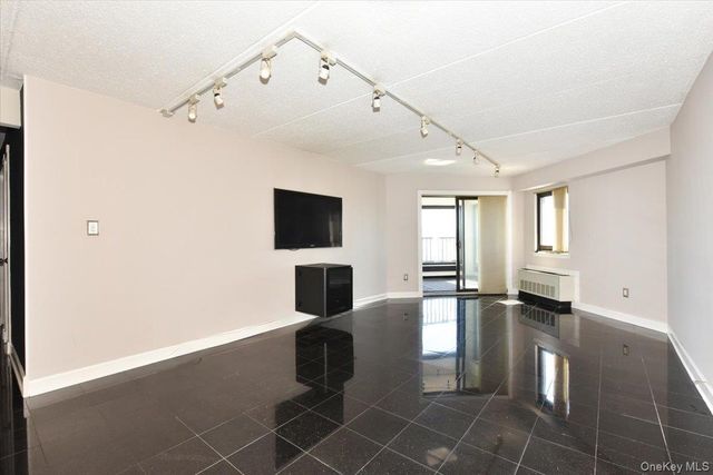 725 Miller Avenue 218, Freeport, NY 11520