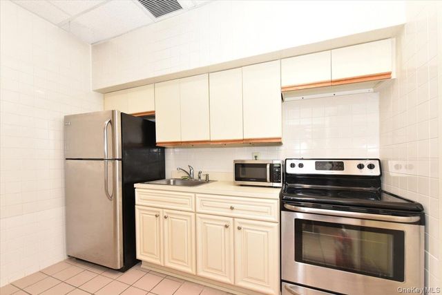 725 Miller Avenue 218, Freeport, NY 11520