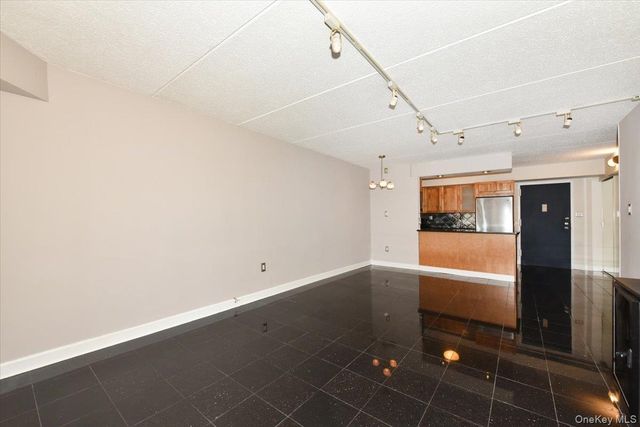 725 Miller Avenue 218, Freeport, NY 11520