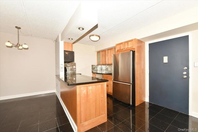 725 Miller Avenue 218, Freeport, NY 11520