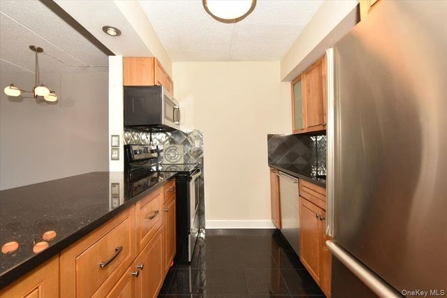 725 Miller Avenue 218, Freeport, NY 11520
