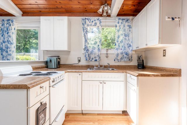 20 Hi-Ona Hill Road, Centerville, MA 02632