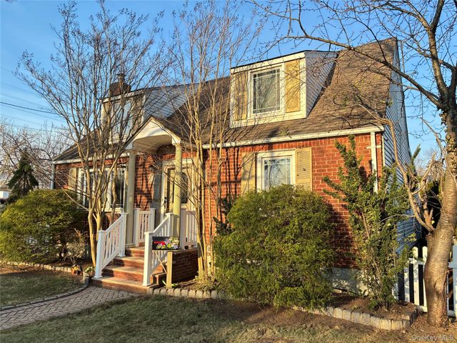 3 Chestnut Avenue, Floral Park, NY 11001
