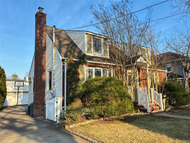3 Chestnut Avenue, Floral Park, NY 11001