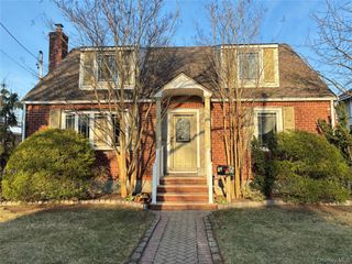 3 Chestnut Avenue, Floral Park, NY 11001