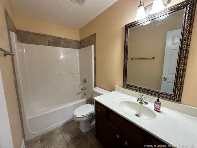 1920 Abbeydale Lane, Fayetteville, NC 28304