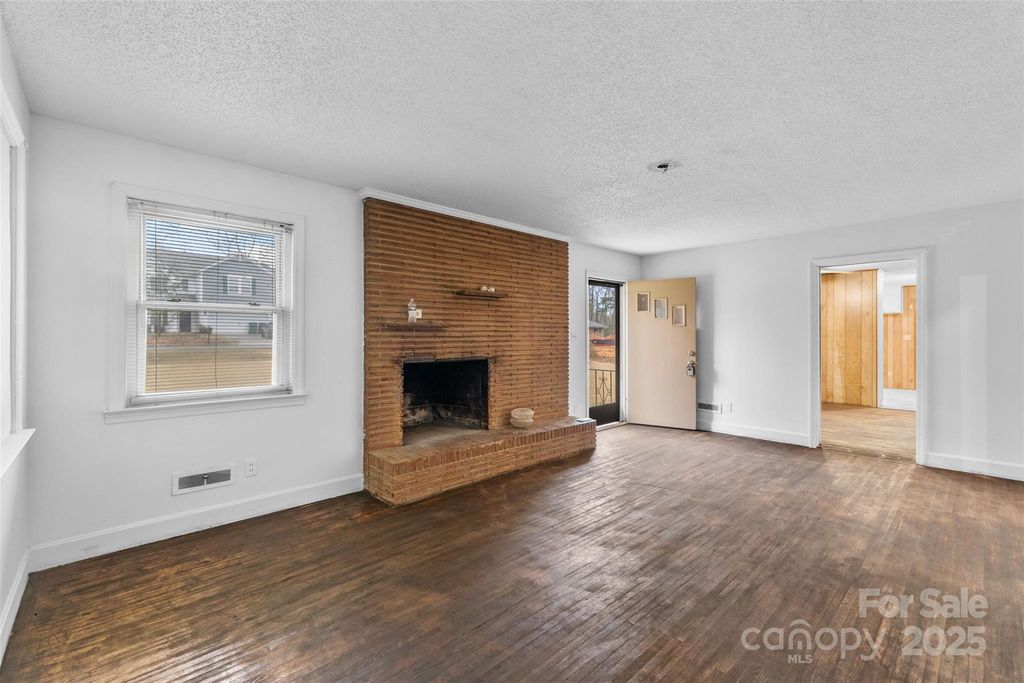 326 Neal Drive, Charlotte, NC 28213