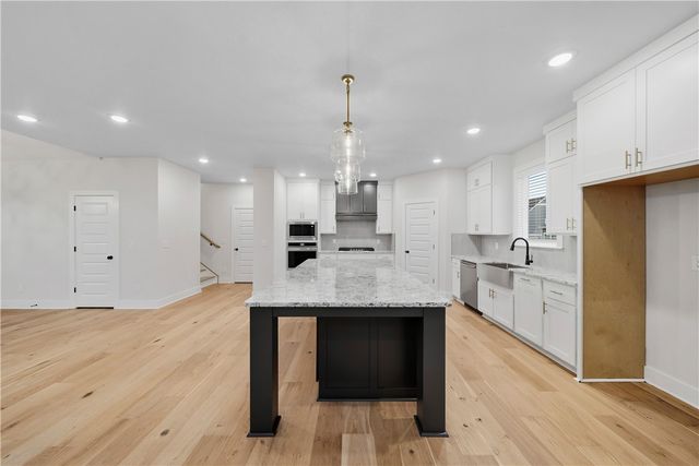 6416 S 59th Street, Rogers, AR 72758