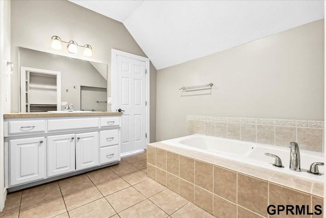 19640 Pawnee Road, Bennington, NE 68007