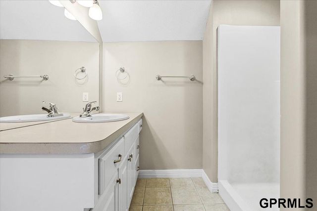 19640 Pawnee Road, Bennington, NE 68007