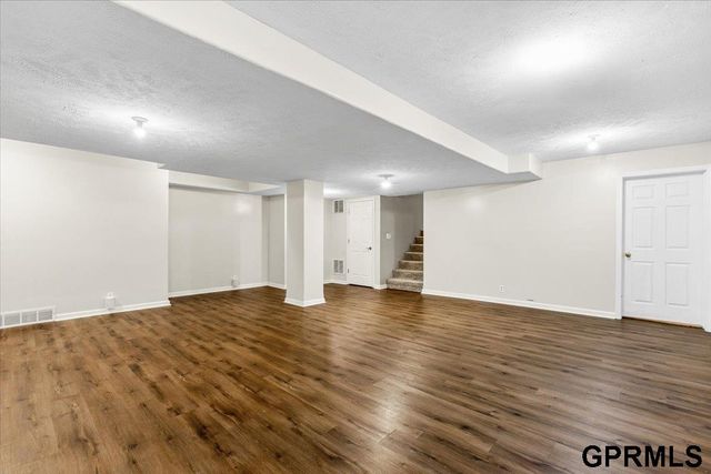 19640 Pawnee Road, Bennington, NE 68007