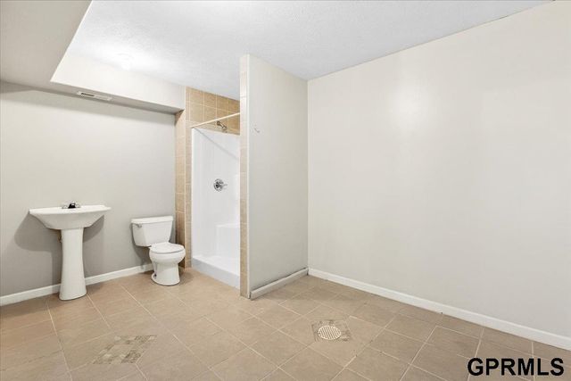 19640 Pawnee Road, Bennington, NE 68007