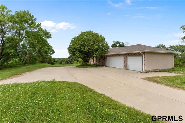19640 Pawnee Road, Bennington, NE 68007