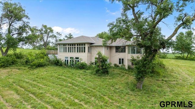 19640 Pawnee Road, Bennington, NE 68007