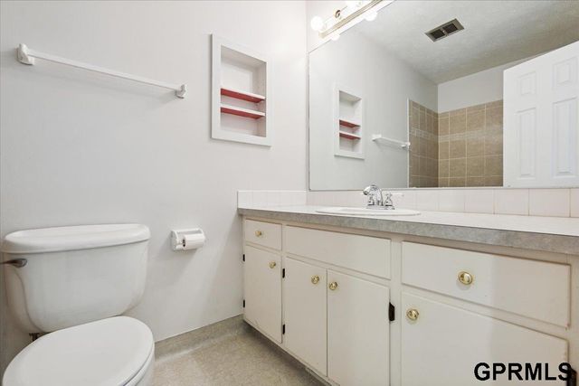 19640 Pawnee Road, Bennington, NE 68007