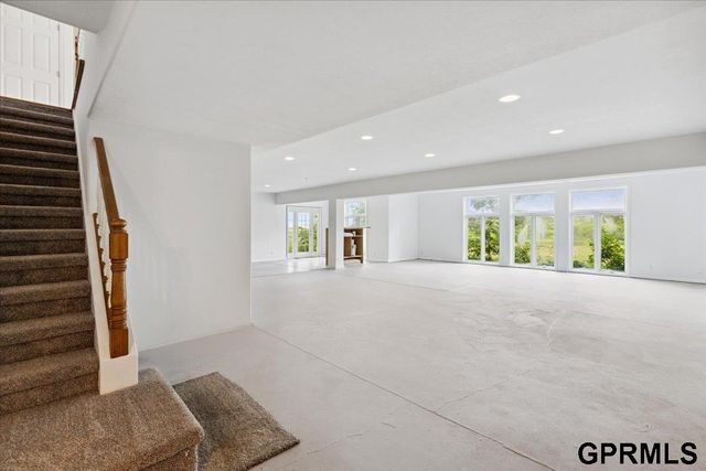 19640 Pawnee Road, Bennington, NE 68007