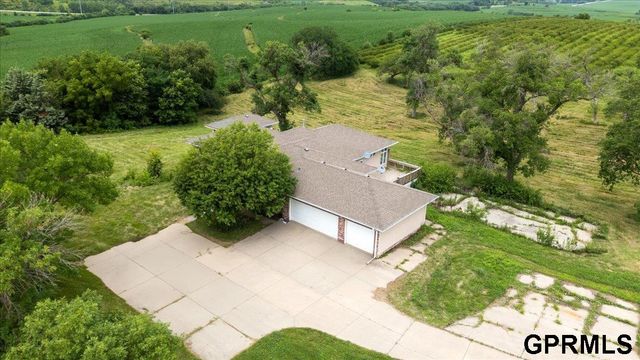 19640 Pawnee Road, Bennington, NE 68007