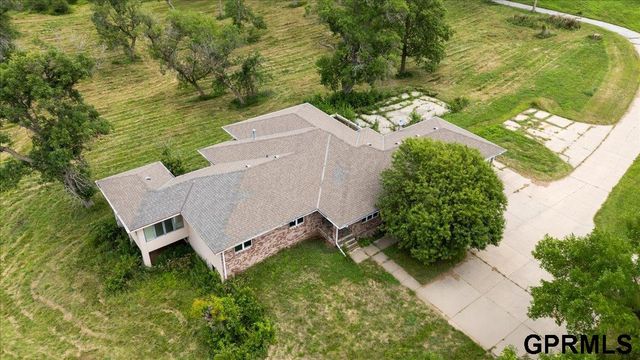 19640 Pawnee Road, Bennington, NE 68007