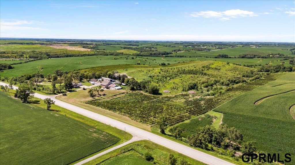 19640 Pawnee Road, Bennington, NE 68007