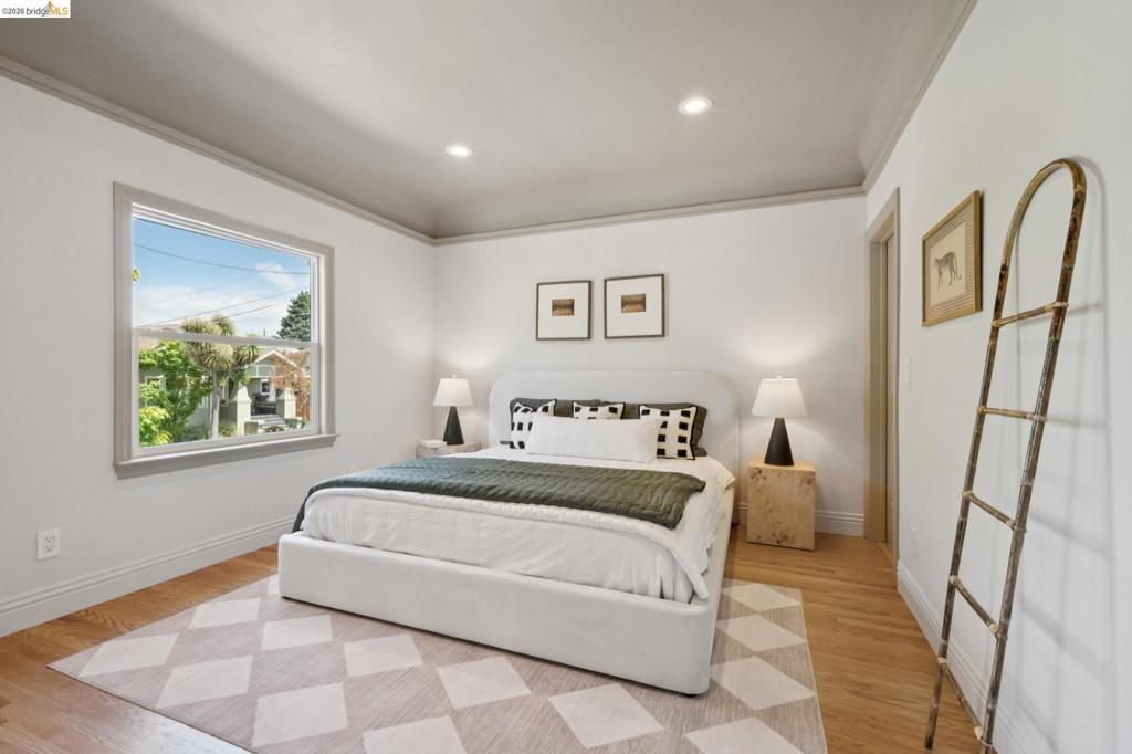 Image 16 of property listing at 933 56Th St, Oakland, CA 94608