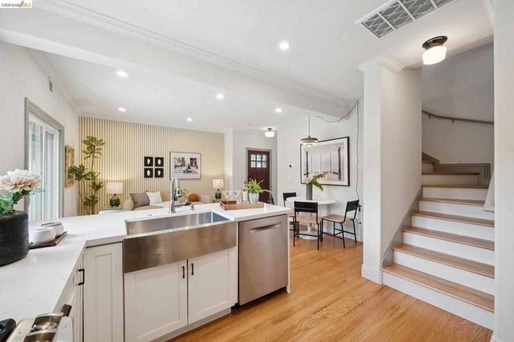 Image 20 of property listing at 933 56Th St, Oakland, CA 94608