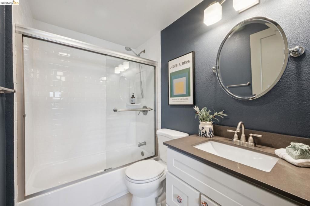 Image 26 of property listing at 933 56Th St, Oakland, CA 94608