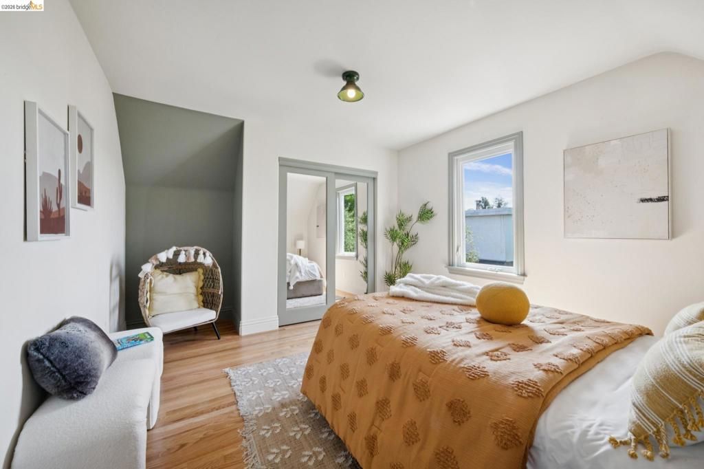 Image 28 of property listing at 933 56Th St, Oakland, CA 94608