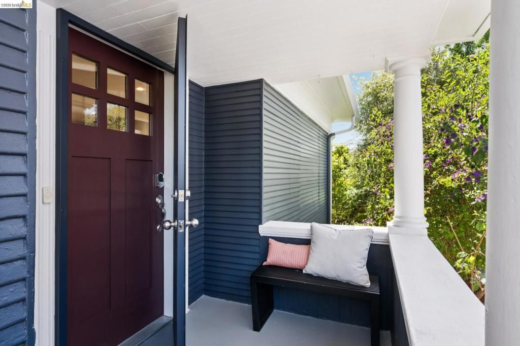 Image 3 of property listing at 933 56Th St, Oakland, CA 94608