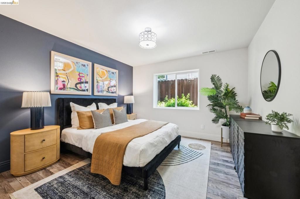 Image 33 of property listing at 933 56Th St, Oakland, CA 94608