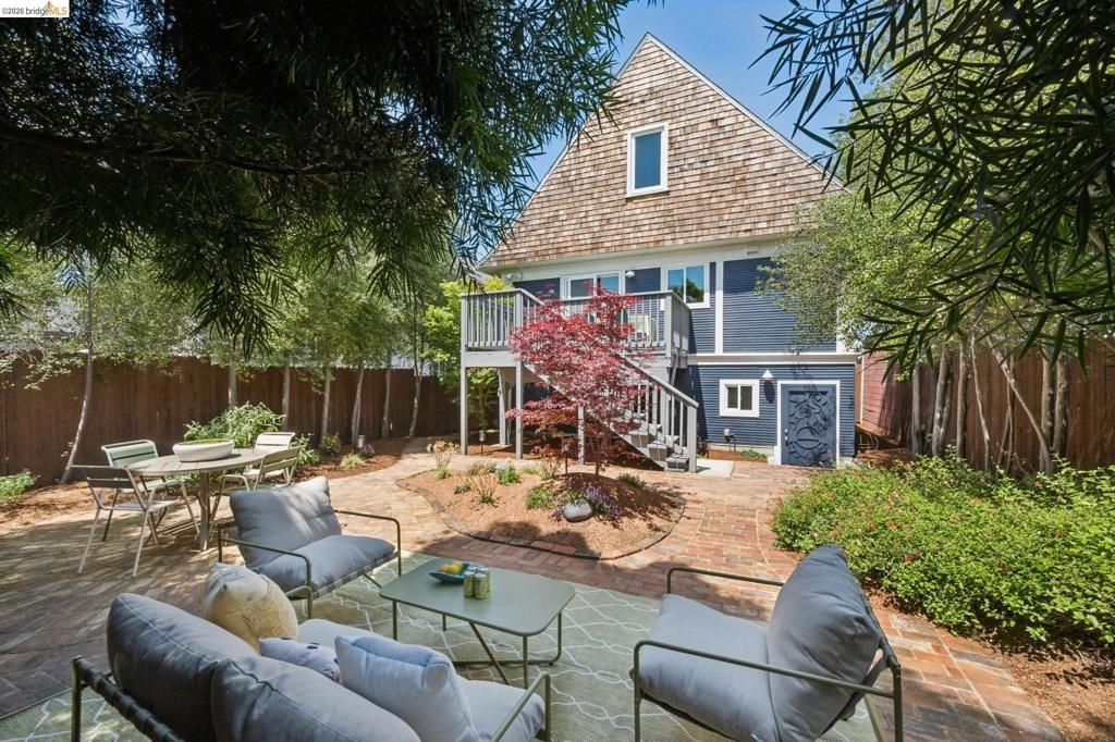 Image 36 of property listing at 933 56Th St, Oakland, CA 94608