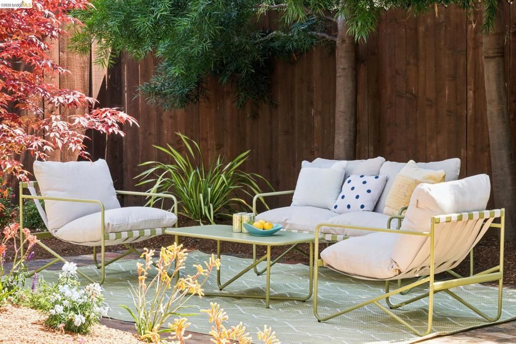 Image 38 of property listing at 933 56Th St, Oakland, CA 94608