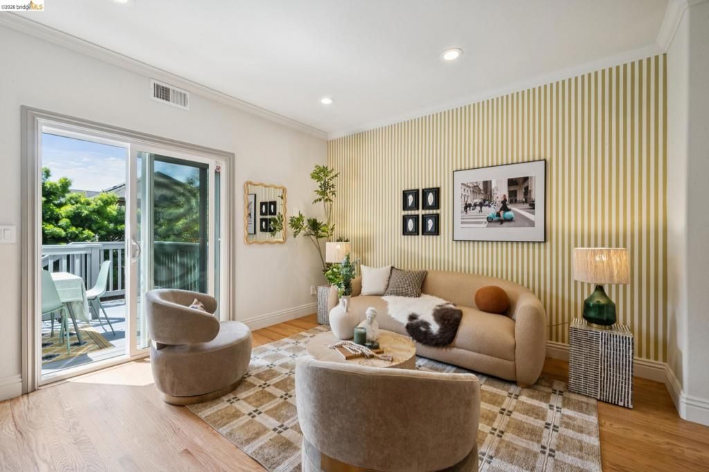 Image 4 of property listing at 933 56Th St, Oakland, CA 94608