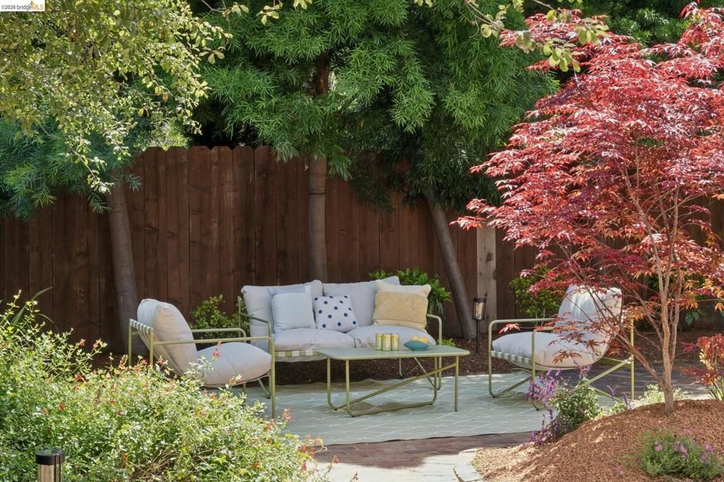 Image 40 of property listing at 933 56Th St, Oakland, CA 94608