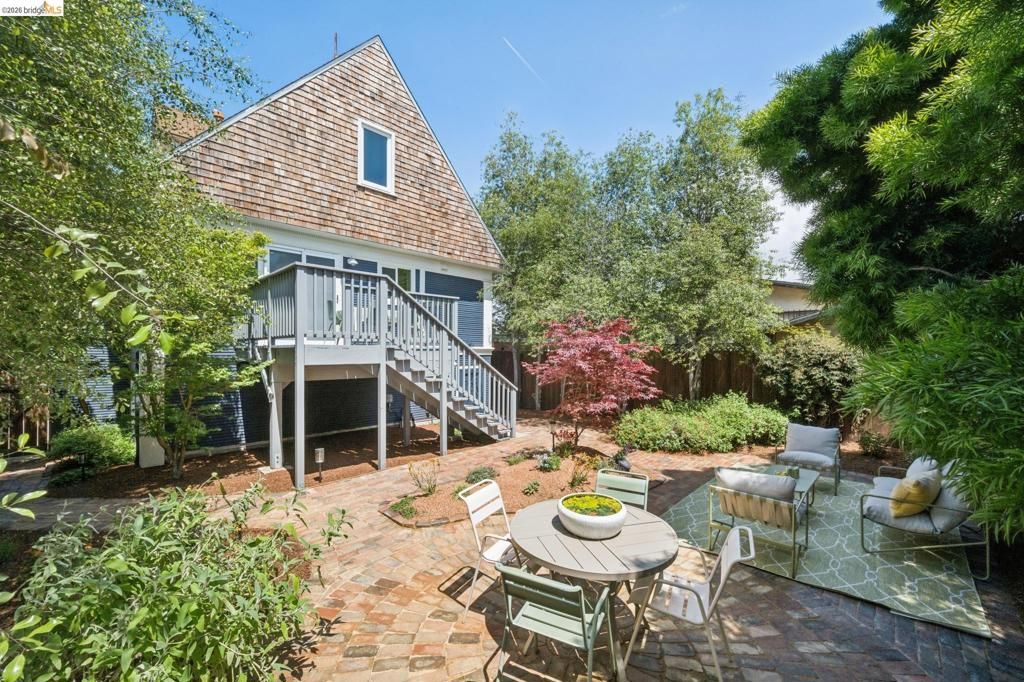 Image 41 of property listing at 933 56Th St, Oakland, CA 94608