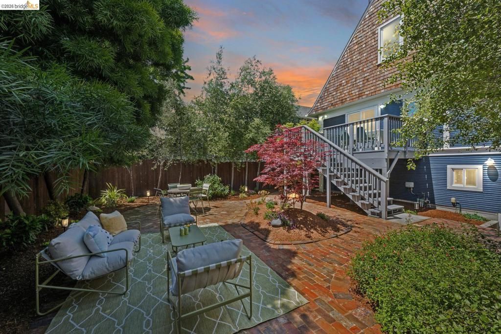 Image 42 of property listing at 933 56Th St, Oakland, CA 94608