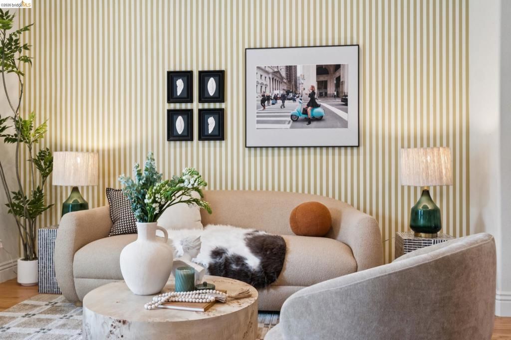 Image 5 of property listing at 933 56Th St, Oakland, CA 94608