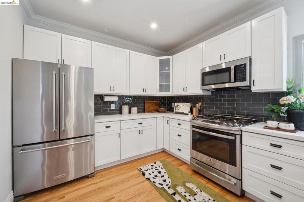 Image 9 of property listing at 933 56Th St, Oakland, CA 94608