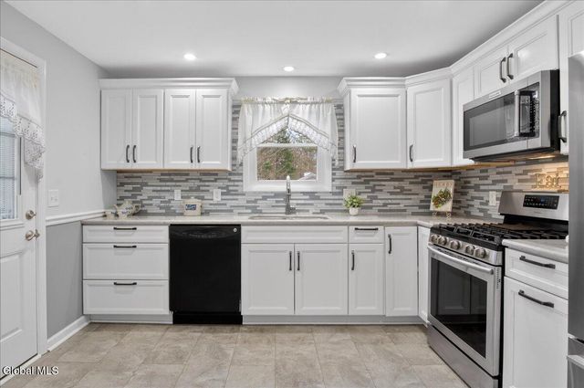 7 Bluebird Court, Waterford, NY 12188