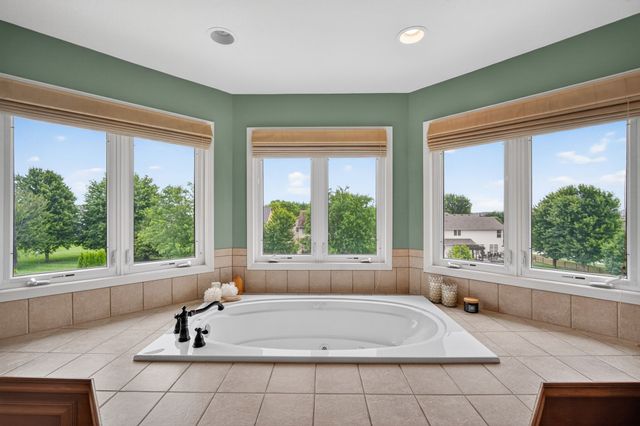 274 S 62nd Street, West Des Moines, IA 50266