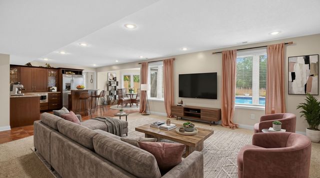 274 S 62nd Street, West Des Moines, IA 50266