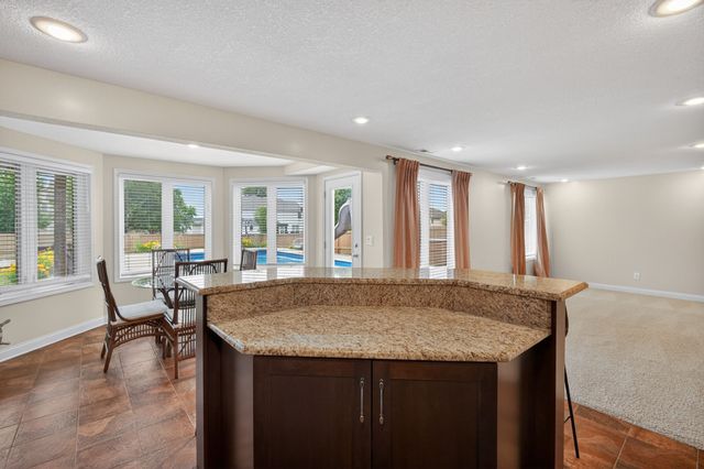 274 S 62nd Street, West Des Moines, IA 50266