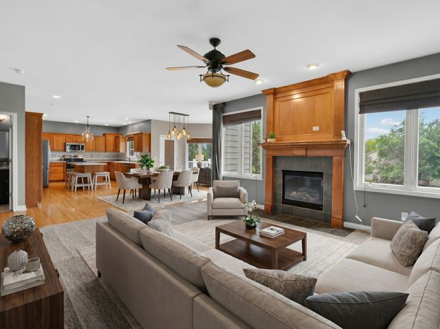 274 S 62nd Street, West Des Moines, IA 50266